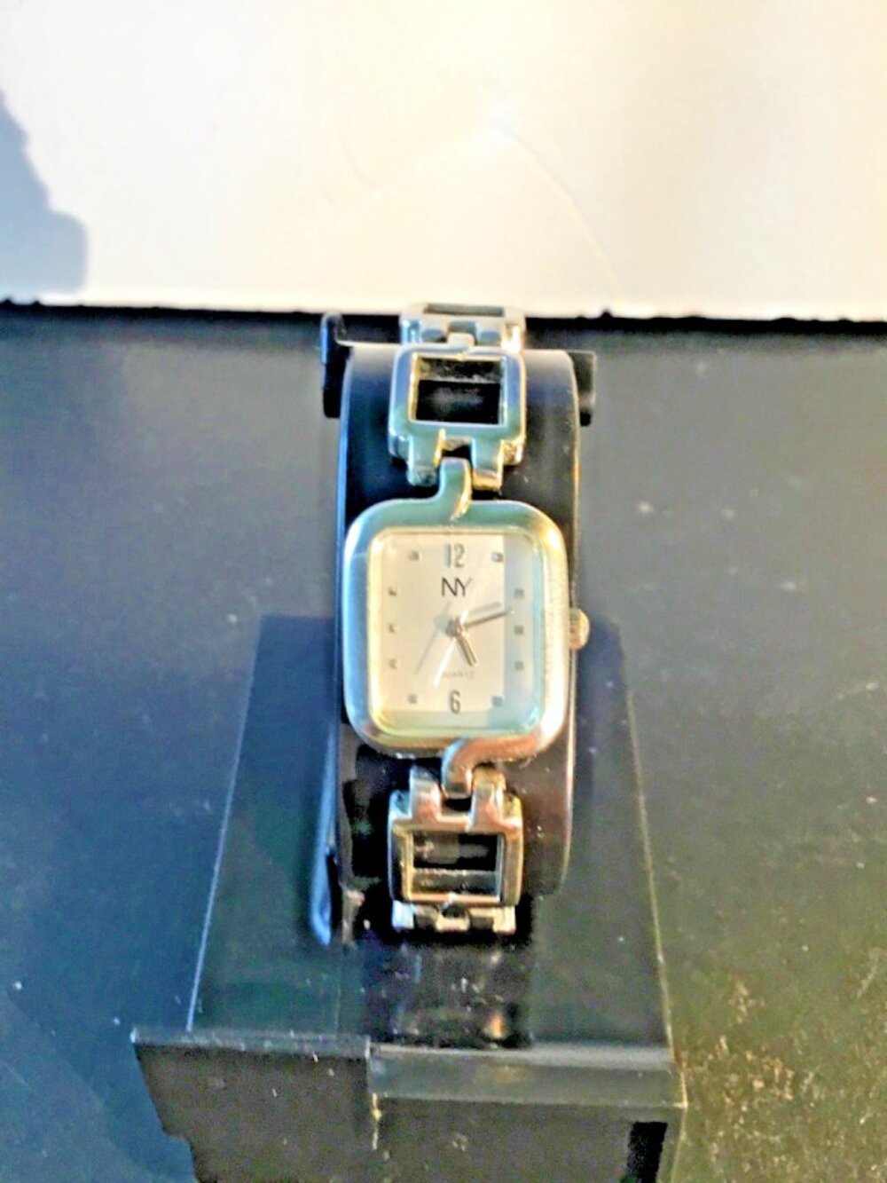 NY Watch – Japan PC21 Movement – LN132088 – Running – New Battery – nice